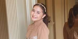 Intip Gaya Prilly Latuconsina Selempangi Tas Le Cagole Rp29 Juta