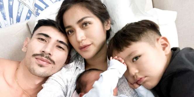 Akhirnya! Jessica Iskandar Perlihatkan Wajah Anak Kedua