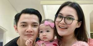 Gemas! Momen Baby Gendhis Putri Nella Kharisma Belajar Berdiri