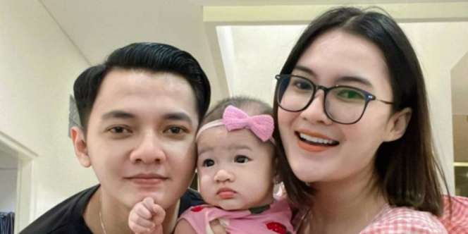 Gemas! Momen Baby Gendhis Putri Nella Kharisma Belajar Berdiri