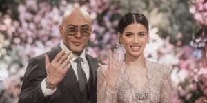 Deddy Corbuzier Pamer Pose Istri di Tempat Tidur