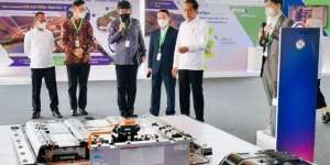 Jokowi Resmikan Pabrik Baterai Mobil Listrik di Batang