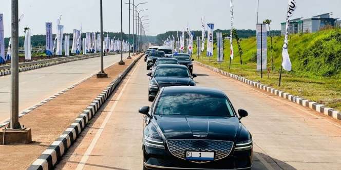 Kesan Jokowi Jajal Mobil Listrik Hyundai Buat Kendaraan Resmi KTT G20: `Enggak Ada Suaranya`