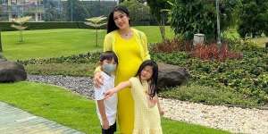 Hamil Besar Anak Keempat, Aura Keibuan Aliya Rajasa Memancar 
