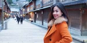 Potret Hana Kartika Istri Enji yang Jarang Terekpos, Kecantikannya Nggak Kalah sama Ayu Ting Ting!