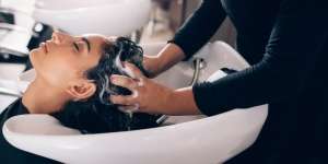 Heboh Salon Pria di Malaysia Promosi Pakai Model Seksi