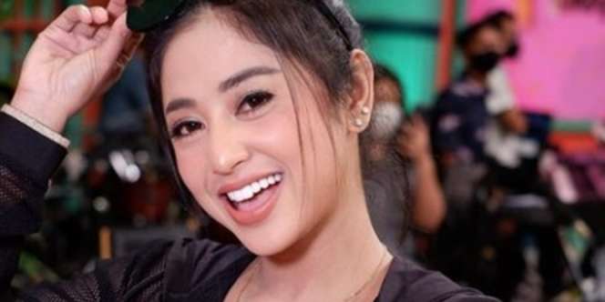Dewi Perssik Rogoh Rp200 Juta Jalani Operasi Sedot Lemak, Ukuran Celana jadi XXS 