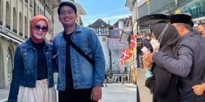 Genggaman Erat Tangan Atalia Praratya dan Ridwan Kamil Kala Menyambut Jenazah Eril