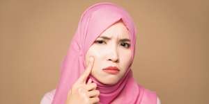 Samarkan Jerawat Bertekstur Lebih Efektif dengan Cara Ini