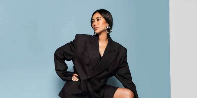 Jelang Usia 40 Tahun, Potret Terbaru Ratu Felisha Pose Pamer Tato di Area Ini