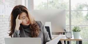 Viral Aturan Kantor Paling Ekstrem, Karyawan Dihukum Meski hanya Telat 1 Menit