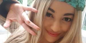 Masih Ingat Angie ‘Virgin’? Begini Kabarnya usai Tak Lagi Tinggal di Indonesia, Nasibnya Berubah Drastis!