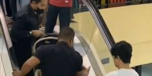 Jangan Pakai Stroller di Eskalator, Ini Akibatnya