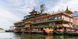 Restoran Apung Raksasa di Hong Kong Terancam Tenggelam