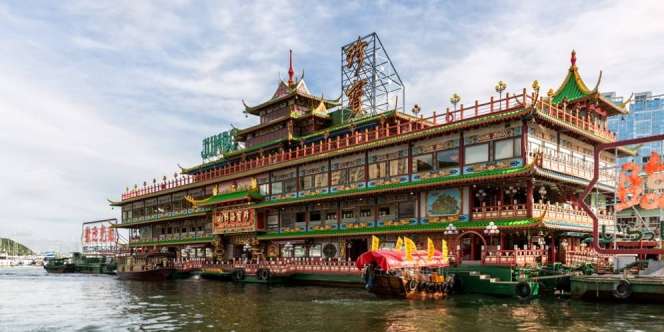 Restoran Apung Raksasa di Hong Kong Terancam Tenggelam