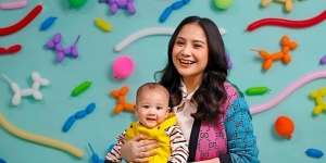 Nagita Slavina Tenteng Tas Kulit Buaya Rp1 Miliar