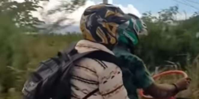 Modifikasi Ekstrem Stang Sepeda Motor Diganti Setir Mobil: 'Ketilang Nggak Nih?`