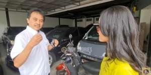 Potret Rumah Roy Suryo Mantan Menpora, Super Megah dan Punya Banyak Koleksi Mobil Mahal!