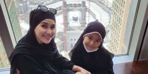 Pulang Umroh, Penampilan Baru Ayu Ting Ting Jadi Sorotan