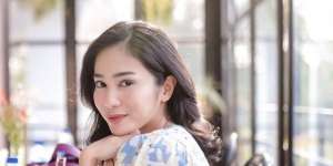 Bunga Zainal Ungkap Kehidupan Gemerlap Dunia Hiburan Vs Peran Asli di Rumah