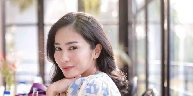 Bunga Zainal Ungkap Kehidupan Gemerlap Dunia Hiburan Vs Peran Asli di Rumah