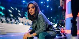 4 Style Keren Najwa Shihab dengan Sneakers Favoritnya