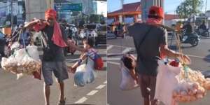 Bukti Nyata Film The Pursuit of Happyness, Penjual Lontar Memanggul Anak di Pikulan Dagangan