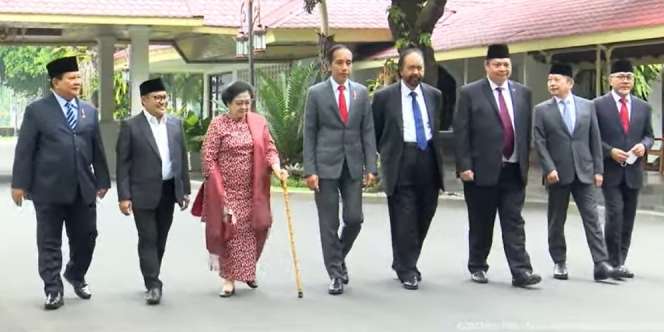 Diapit Megawati-Surya Paloh, Jokowi `Dikawal` 7 Ketum Parpol Saat Umumkan Reshuffle Kabinet