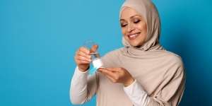 Sama-Sama Dipakai Sebelum Serum, Ini Beda Fungsi Toner dan Essence