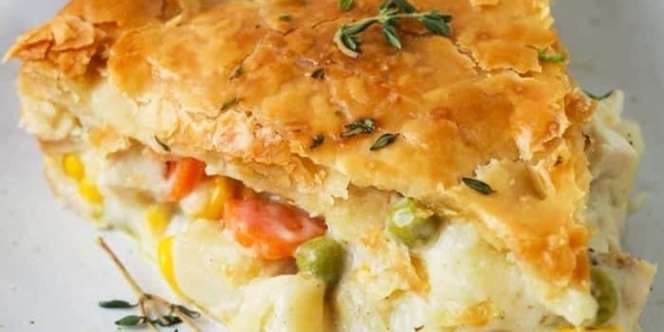 Bosan Makan Ayam? Coba Lezatnya Daging Kalkun dalam Sajian Turkey Pot Pie Ini