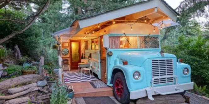 Bus Sekolah Bekas Disulap Jadi Rumah Mungil Berdesain Seru