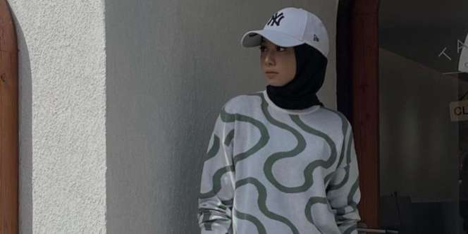 Refernsi OOTD Kasual Sporty untuk Hijabers ala Sindy Mutmaima
