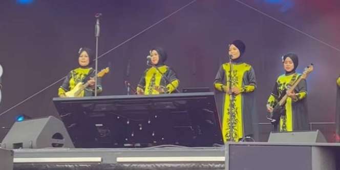 Gamis Berbordir, Outfit Pilihan Nasida Ria Tampil di Jerman