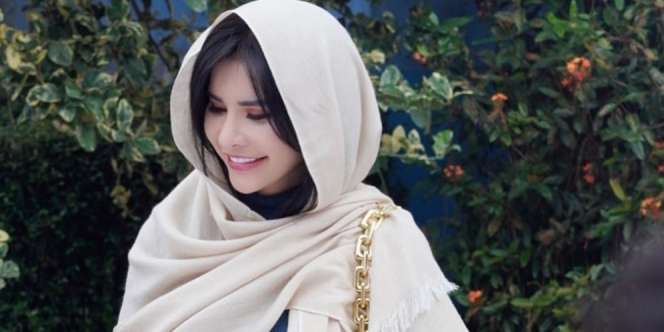 Potret Berbeda Maria Vania Tampil Lebih Tertutup