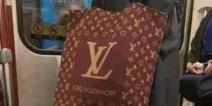 6 Plesetan Merek Terkenal Ini Lucu dan Bikin Senyum-senyum