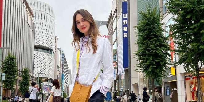 Heboh Luna Maya Dapat Surat dari Inisial PC, Netizen: Iklan Paling