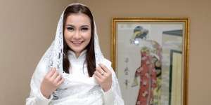 Ingat Isya Jeeperson? Dulu Sang Mama Pilih Mati Jika Jadi Mualaf, Kini Nasibnya Berubah Drastis, Lihat 6 Potretnya