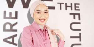 Trik Kiara Leswara Tutupi Jerawat dengan Makeup