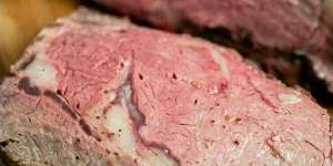 Puaskan Hasrat Makan Usai Kerja Seharian dengan Lezatnya Roast Prime Ribeye Yuk!