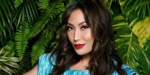 Ayu Dewi Berbalut Gaun GlamRom Demi Wujudkan Foto Pre-wed