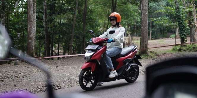 Suka Mengendarai Motor Matic? Begini Teknik Pengereman yang Benar di Jalur Turunan