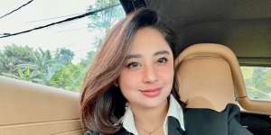 Diminta Peluk Model Tampan, Dewi Perssik: Gue Lagi Dicerai Guys