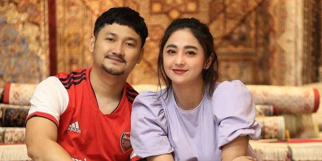 Muncul Video Lama Dewi Perssik Ngobrol Bareng Saipul Jamil, Tatapan Angga Wijaya Disorot