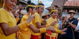 Terpesona Adat dan Budaya Desa Wisata Hilisimaetanö Nias Selatan