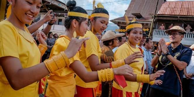 Terpesona Adat dan Budaya Desa Wisata Hilisimaetanö Nias Selatan