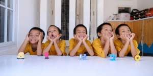 Keseruan Ibu Kembar 5 Belanja Seragam Sekolah, Penasaran Berapa Totalnya?