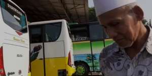 Dulu Penjual Pisang, Kini Pria Ini Sukses Jadi Pengusaha Bus