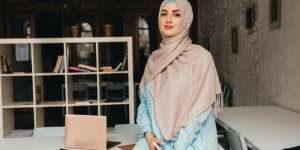 5 Item Fashion yang Bisa Membuatmu Tetap Nyaman Saat WFO