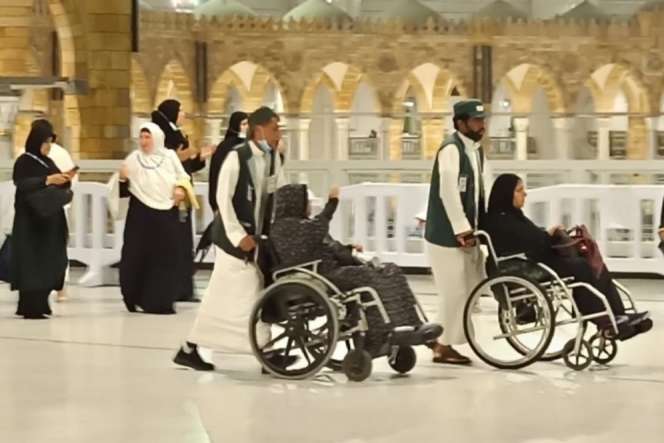 Layanan Kursi Roda Bantu Jemaah Haji di Masjidil Haram, Segini Tarif Sewanya