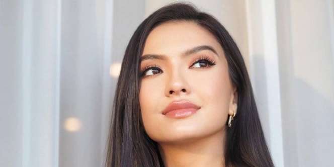 Pilihan Outfit Keren Bikin Hangat Raline Shah Saat Keliling Amsterdam